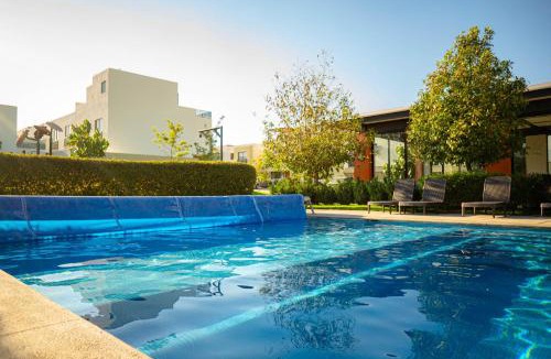 Tlajomulco de Zuniga House | Casa al Sur de Guadalajara con Alberca, Lago, Gym, Parque y Vista al bosque en Salida a Morelia López Mateos