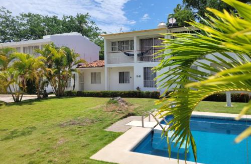 San Jose Ixtapa House | Casa Amarilla