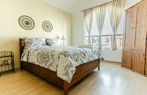 Loma Dorada House | | Casa Armonía | ☆ GATED ☆ PlentyOfPARKING ☆ 3minsBEACH | 4BR/2.5BA | 14ppl