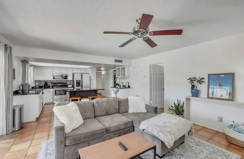 Paradise Valley Village House | Casa Burke 4BD Home w/Pool and Games