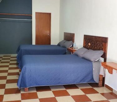 Ciudad Valles Apartment | Casa Camino Real, Habitación 1, Baño privado, Cafetera Escritorio