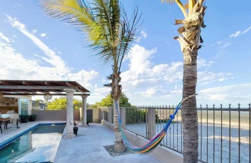 El Centenario House | Casa Caracol - Spacious, Pool, Beach front