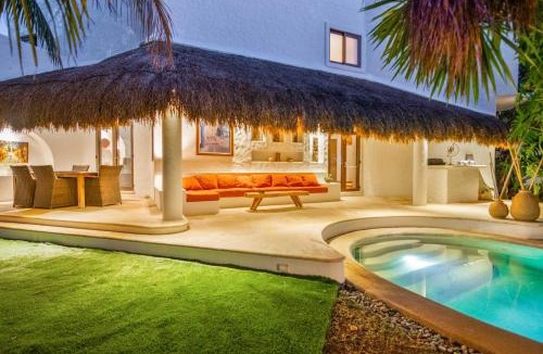 Cancun Villa | Casa Ceiba - 4 Bedroom Villa with Private Pool and great location in trendy neighborhood - fits 8