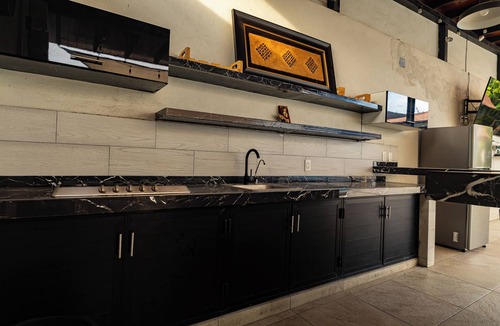 Colima House | Casa Colima 1822 Bed (King Size, Heated Pool)