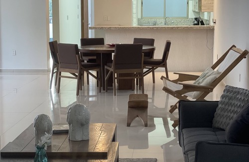 Las Palmas House | Casa Contemporánea Nueva con Alberca y Aire Acondicionado en Colima, un Nivel
