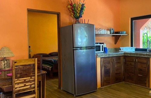 Saladita House | CASA COOL 2 MIN WALK TO SALADITA SURF POINT, SPACIOUS 2BR INTERNET A/C KITCHEN