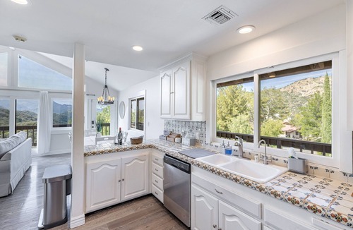 Thousand Oaks House | Casa Del Luna - 5 Min to Shops, Pano Views, Hiking