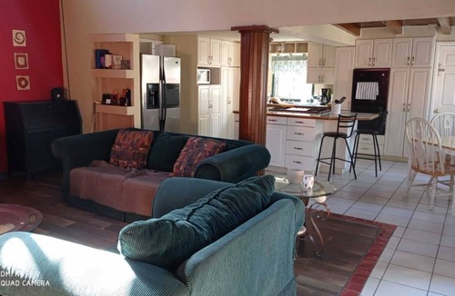 King Coronita House | Casa Estilo Californiano