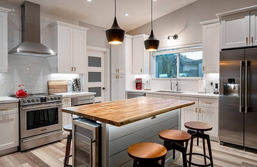 Stoneybrook House | Casa Evergreen: Outdoor Grille, Patio w/Putt!