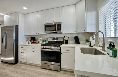Casa Grande House | Casa Grande 6BR Home Sleeps 14 Ping Pong BBQ Pet Friendly