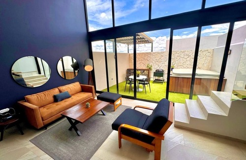 Queretaro House | Casa Huma Jazz style and Jacuzzi inside