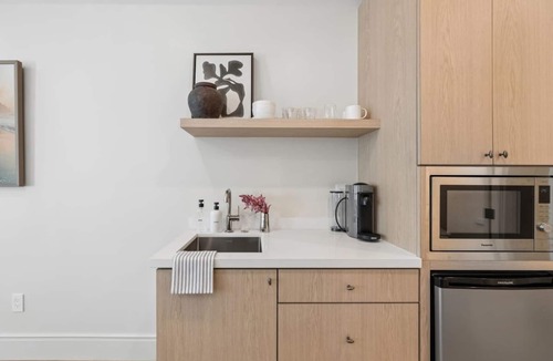 Oak Park Apartment | Casa Iglesia Studio 207