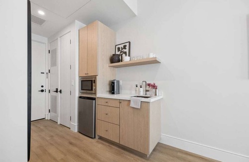 Oak Park Apartment | Casa Iglesia Studio 205