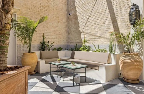 Oak Park Apartment | Casa Iglesia Studio 210