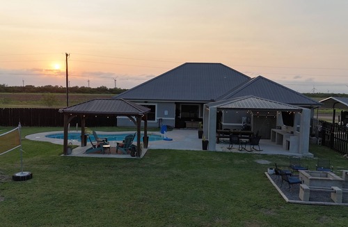Rio Hondo House | Casa Las Tortugas - 3bd home w/Pool - Arroyo City