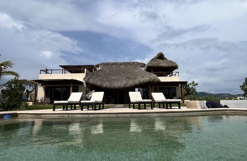 Puerto Escondido Villa | Casa Lyuu - Tropical Beachfront Villa - Your Perfect Getaway in Puerto Escondido