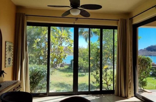 Sector Bahia House | Casa Margaritaville - A Spacious Ocean Front Property, for Friends and Family.
