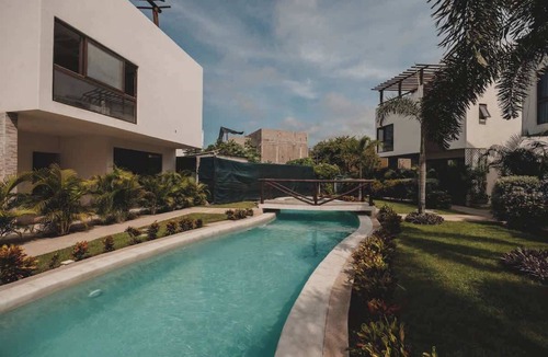 San Francisco House | Casa Mercurio is your out of this world Getaway