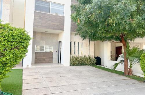 Hermosillo House | Casa Moderna en privada con Alberca 5 min del Aeropuerto y Consulado Americano