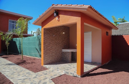 Ciudad Fernandez House | Casa Naranja - Casa de 5 Cuartos 6 baños de Lujo y Confort