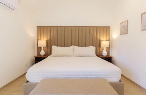 San Antonio de las Minas House | Casa Olmo with King Beds, AC, TVs and Jacuzzi in Valle