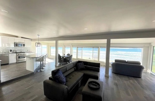La Joya House | Casa Pam Beautifully Remodeled Private Beach House