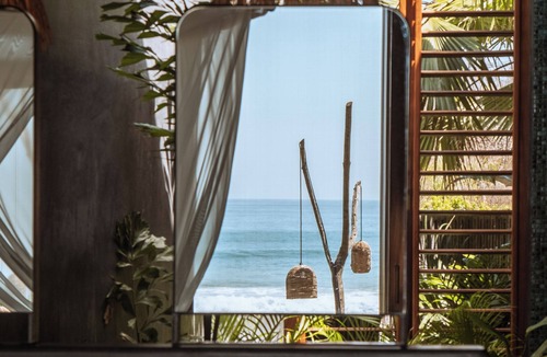 Troncones Villa | Casa Pomona - award-winning oceanfront villa with 6 bedrooms in Troncones