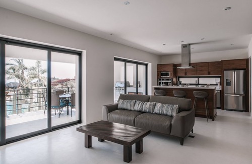 Cerritos Condo | Casa Surf, PS7