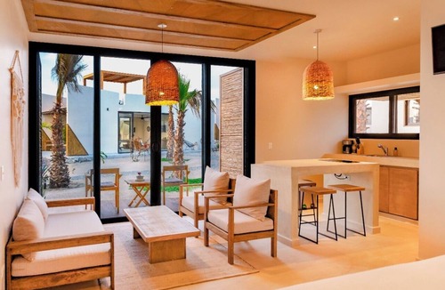El Pescadero House | Casa Tove, a cosy Bungalow in El Pescadero with wifi, yoga deck and pool.