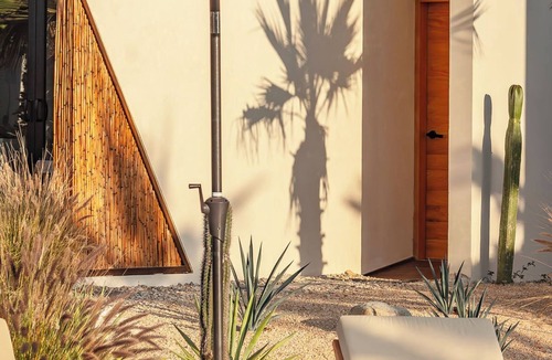 El Pescadero House | Casa Tove, a cosy Bungalow in El Pescadero with wifi, yoga deck and pool.