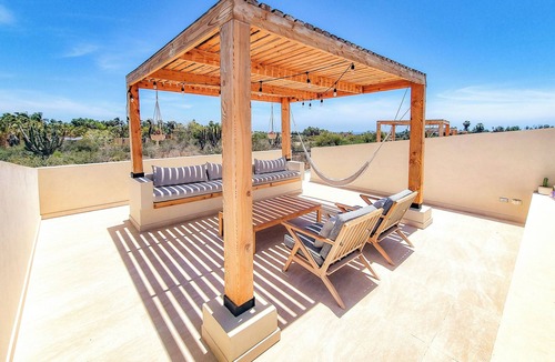 El Pescadero House | Casa Tove, a cosy Bungalow in El Pescadero with wifi, yoga deck and pool.
