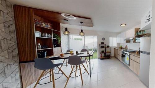 Leon House | Casa Tronos