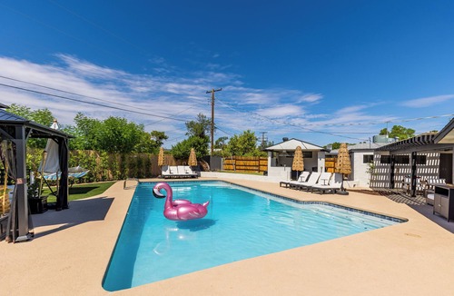 Mesa House | Casa Tropical - Sleeps 16 - Huge Pool - Near ASU, Phoenix & Scottsdale