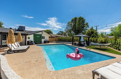 Mesa House | Casa Tropical - Sleeps 16 - Huge Pool - Near ASU, Phoenix & Scottsdale