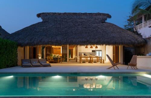 Barra de Colotepec Villa | Casa Yaa - La Flia Beachfront Luxury