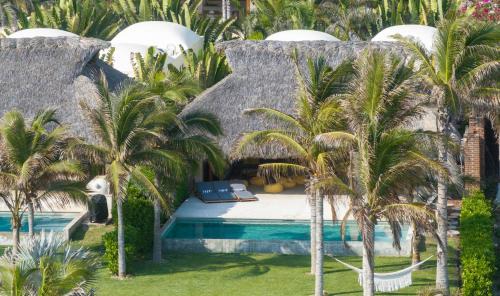 Barra de Colotepec Villa | Casa Yaa - La Flia Beachfront Luxury
