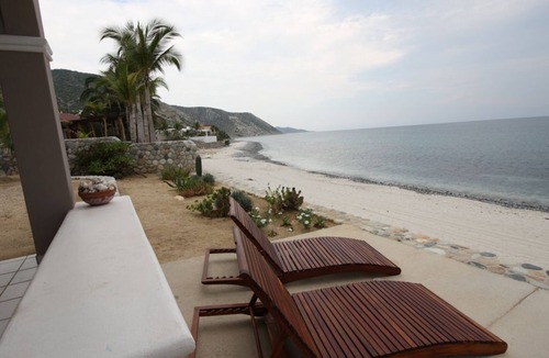 Los Barriles Cottage | Casita Tortuga is a Beach Front over looking the Sea of Cortes.