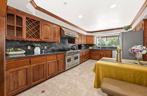 Woodcrest House | Castle vacation 8BD 6BA BBQ Pool 9 beds 4 Tvs