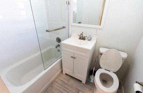 West Hollywood Condo | Cedar-Sinai Condo Perfect for Travelling Nurse or Professional