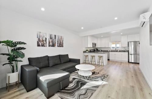 Mid City Hotel | Central Chic Detached Bungalow w/Sofa Bed, Parking, & Laundry