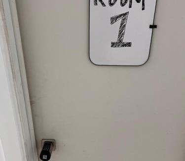 Downtown Phoenix House | Central Phoenix Value Stay Red Room