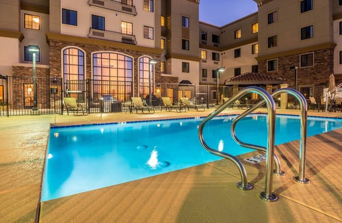 Chandler Condo | Central Suite | Heated Pool + Free Breakfast