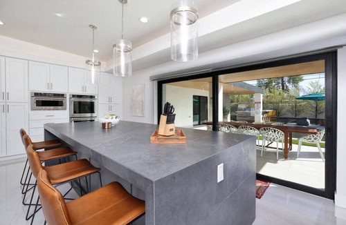 Catalina Vista House | Central Tucson Luxury - Minutes from U of A - Saltwater Pool - Sleeps 10