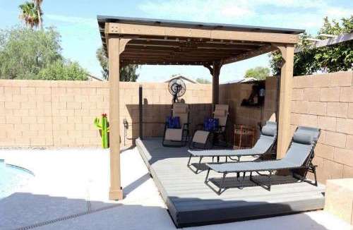 Surprise House | Centrally Located to family fun, Golf & Baseball!