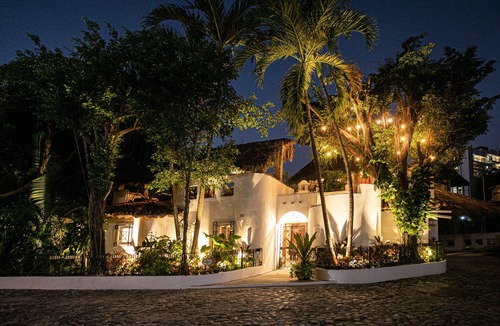 Romantic Zone House | (CH) 3B/3B, Private pool and palapa on rooftop terrace, Views, Walk to Town