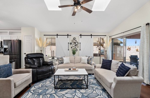 Springfield Lakes Reflection House | Chandler Oasis Pool, Golf Views & Fire Pit