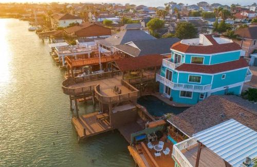 Port Isabel House | Channelfront Remodeled Pool Boatslips