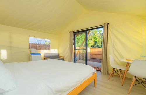 Glendora Cabin | Charming 1-bedroom cabin with AC in Glendora