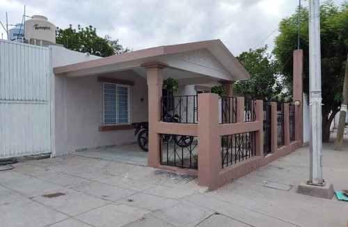 Guamuchil House | Charming 1-bedroom house with WiFi and AC in brilliant Las Glorias