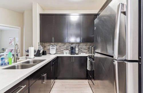 Marina del Rey Apartment | Charming 2-bedroom apt in Marina del Rey with pool, jacuzzi, gym, free parking!